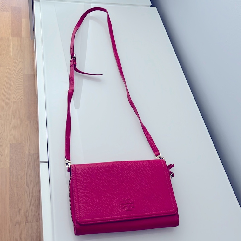 Tory Burch purse/wallet on a chain!